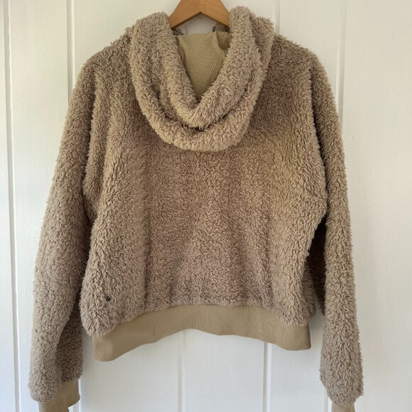 Lululemon Fur Pullover - Picture 4 of 6